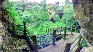Pengembangan Kawasan Wisata Alam Gua Batu Berlapis